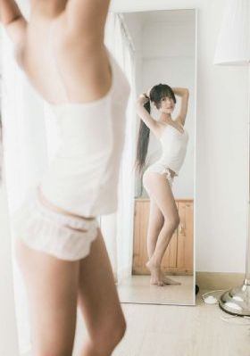 亚洲精品一二三_十万网红美女美酱